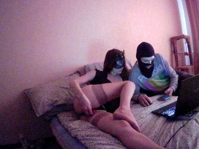 Емитувани слики од екранот HotTwix