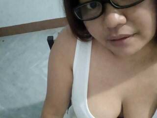 Еротски видео разговор hotYASSI4U