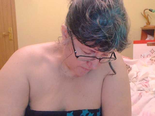 Емитувани слики од екранот HugeTitsXXX