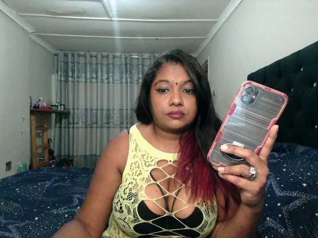 Емитувани слики од екранот Indianmayaxoxo