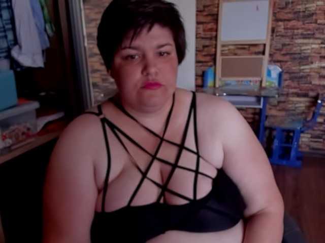 Емитувани слики од екранот IonyElla28