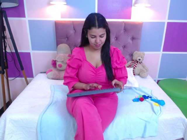 Емитувани слики од екранот IsabellaLuxe