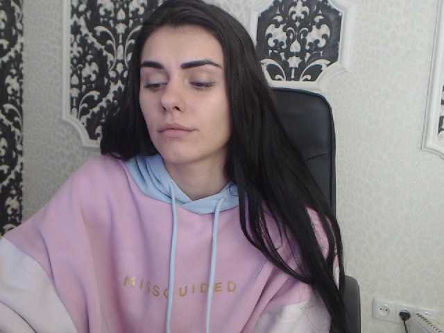 Емитувани слики од екранот IsabelStars