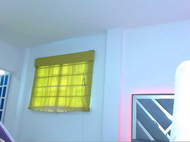 Емитувани слики од екранот IsaPetite1