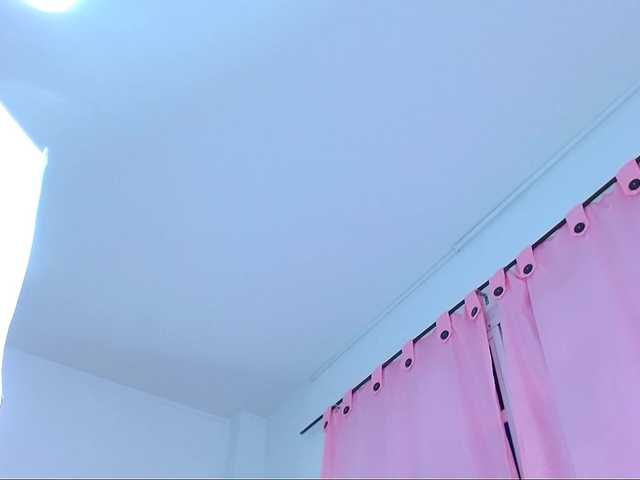 Емитувани слики од екранот IsaPetite1