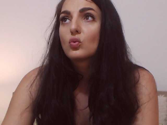 Емитувани слики од екранот itsyourlady