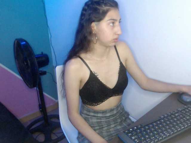 Емитувани слики од екранот ivy-blue