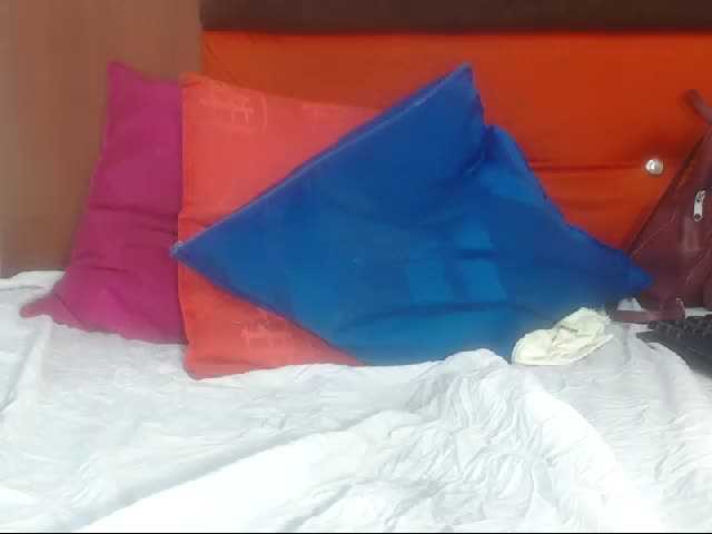 Емитувани слики од екранот JackyHotBlack