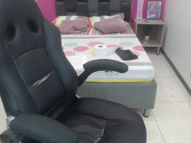 Емитувани слики од екранот JackyHotBlack