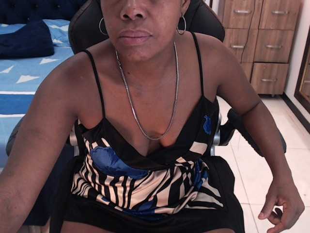 Емитувани слики од екранот JackyHotBlack