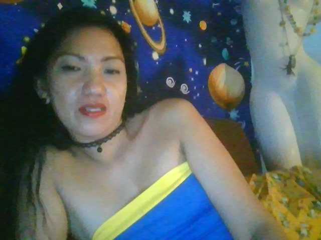 Емитувани слики од екранот Tina_Jade