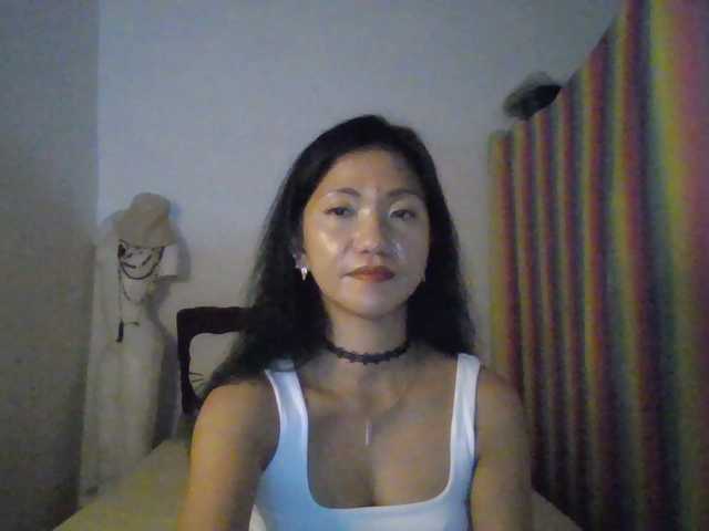 Емитувани слики од екранот Tina_Jade