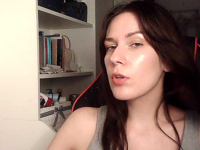 Емитувани слики од екранот JennyHoney