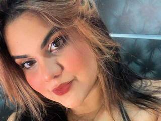 Еротски видео разговор Jessie-Bellucci