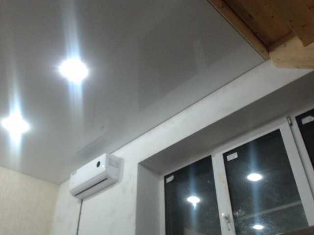 Емитувани слики од екранот JessieWhites