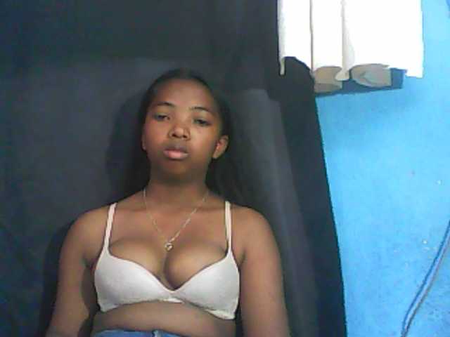 Емитувани слики од екранот JoAnnah