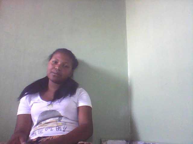 Емитувани слики од екранот Joellah