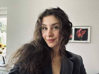 Еротски видео разговор JolieKiss