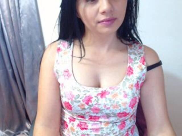 Емитувани слики од екранот JolieNicole