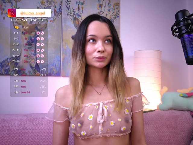 Емитувани слики од екранот JuicyyAngel