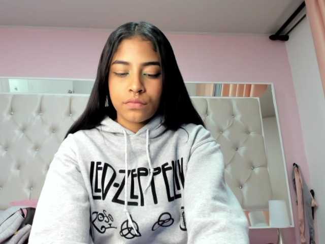 Емитувани слики од екранот julia-rose