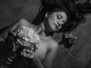 Еротски видео разговор JuliRobert