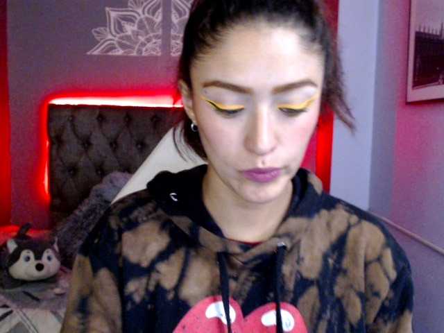 Емитувани слики од екранот Karenhorny1