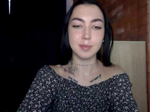 Емитувани слики од екранот KarinaBoo
