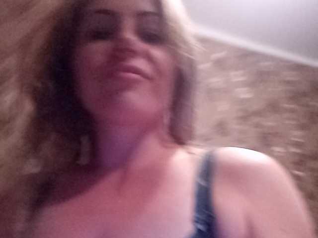 Емитувани слики од екранот KarinaLee1