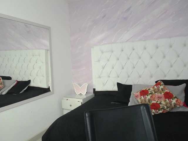 Емитувани слики од екранот Karinapuerta