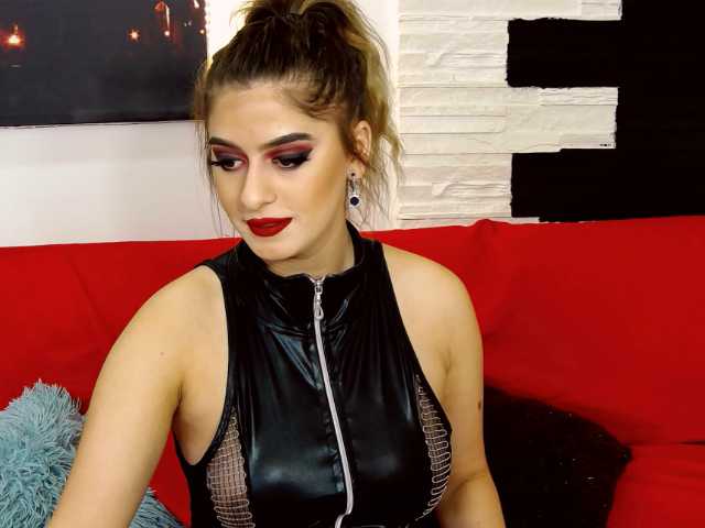 Емитувани слики од екранот KarinaSummerX