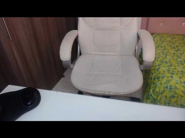 Емитувани слики од екранот Karlamore