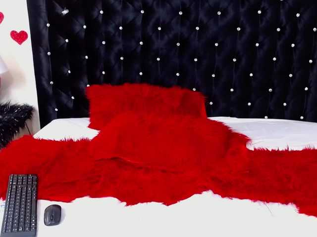 Емитувани слики од екранот KarolinneRose