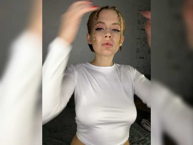 Емитувани слики од екранот Li_Berry