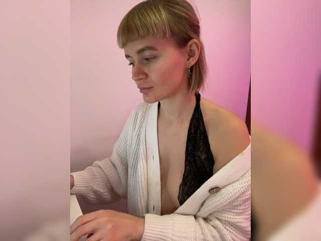 Емитувани слики од екранот Li_Berry