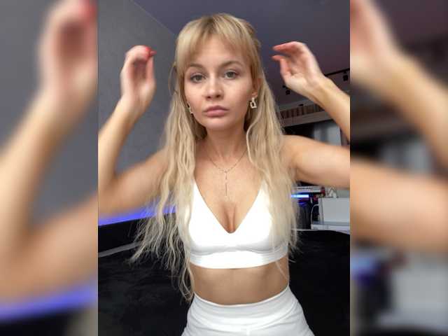 Емитувани слики од екранот Li_Berry
