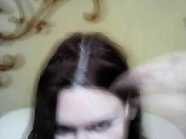 Емитувани слики од екранот KatieMacAlist