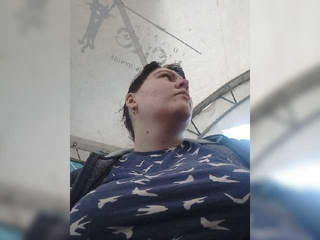 Емитувани слики од екранот KatieMacAlist