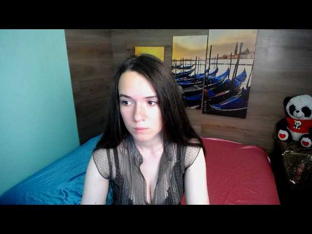 Емитувани слики од екранот KatieViolet