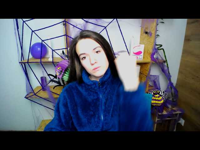 Емитувани слики од екранот KatieViolet