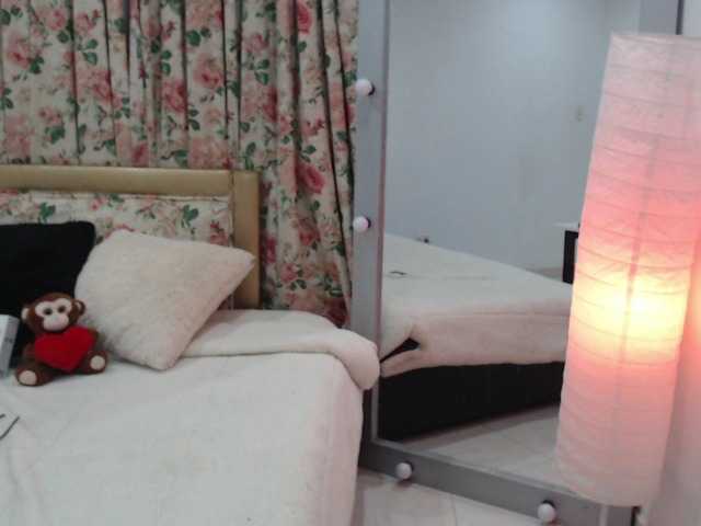 Емитувани слики од екранот KattyButt