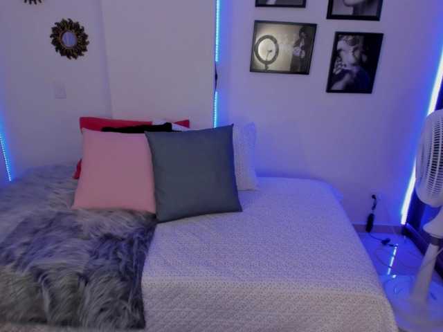 Емитувани слики од екранот kattysambrano