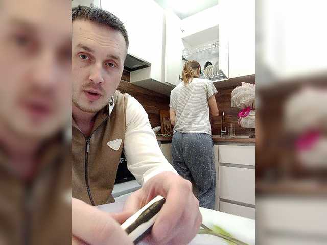 Емитувани слики од екранот KatyDan
