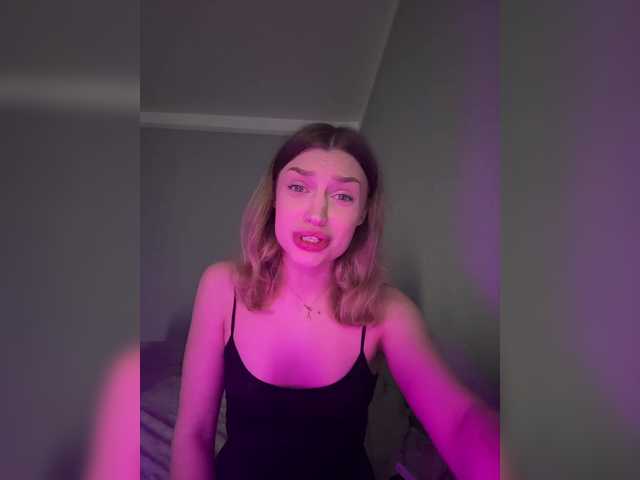 Емитувани слики од екранот KatyDaysie