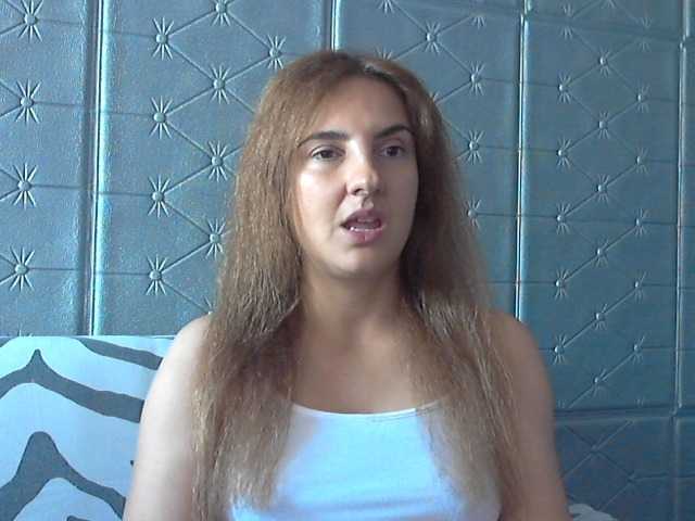 Емитувани слики од екранот KATYDIAZ