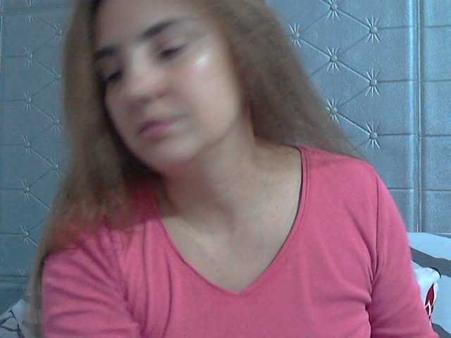 Емитувани слики од екранот KATYDIAZ