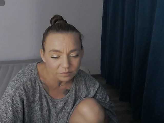 Емитувани слики од екранот KatyNolann