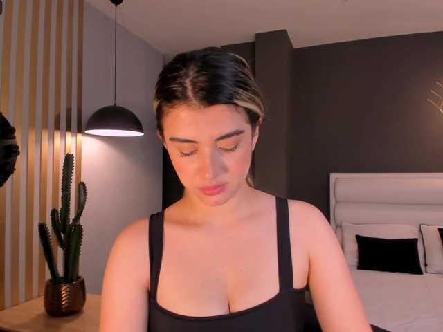 Емитувани слики од екранот KatyRousse
