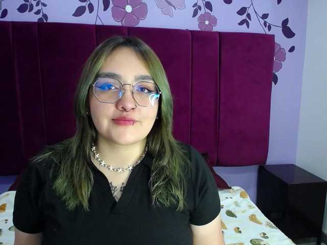 Емитувани слики од екранот kayleMalkova
