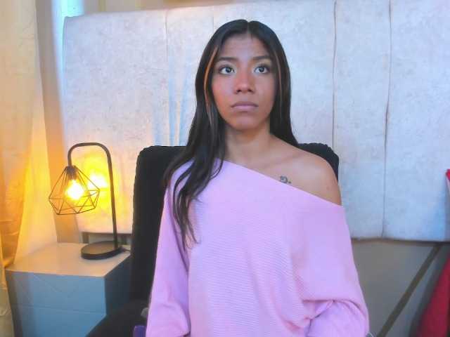 Емитувани слики од екранот Keily-Foxxy